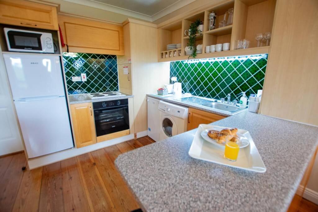 310 - The Carrowbeg At The Harbour Mills By Shortstays Westport Exteriör bild