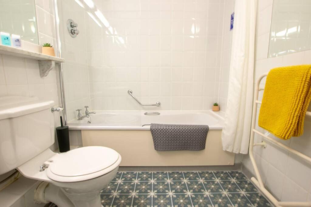 310 - The Carrowbeg At The Harbour Mills By Shortstays Westport Exteriör bild