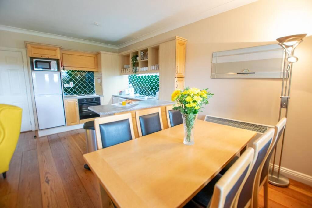310 - The Carrowbeg At The Harbour Mills By Shortstays Westport Exteriör bild